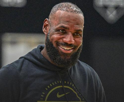 詹姆斯被湖人召回，現(xiàn)在復(fù)出不是好時機(jī)，湖人正在連勝中！