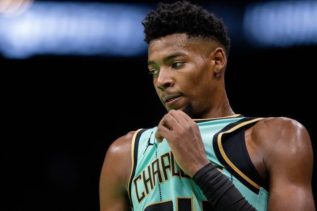 才23岁！李：布兰登-米勒主动承担领袖责任 亲自辅导尼克-史密斯