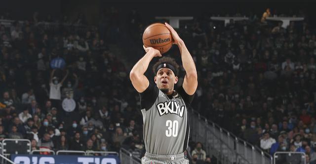 小库里：我试过找哥哥买30号球衣号码 他说他不缺钱