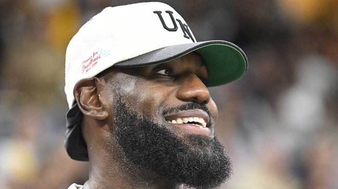 詹姆斯退役传闻致湖人2025-26赛季常规赛最后比赛门票价格，飙升