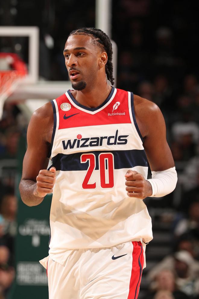 高效两双!萨尔成为单场获得30分+10篮板最年轻的球员