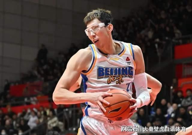 随着北京+辽宁险胜！CBA神奇一幕，新排名乱了：前4战绩一模一样