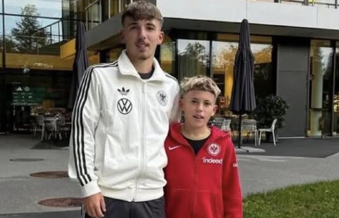 目前14岁，图片报：拜仁有意引进伦纳特-卡尔的弟弟文森特