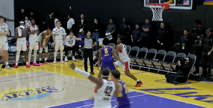 一來來倆，楊瀚森常規賽開賽以來終于有三分球入賬