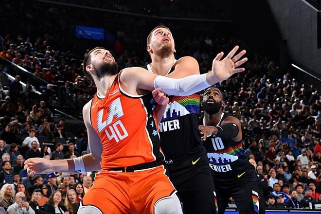 快船主教練：約老師打祖巴茨的時(shí)候像后衛(wèi)，面對(duì)后衛(wèi)的時(shí)候像中鋒