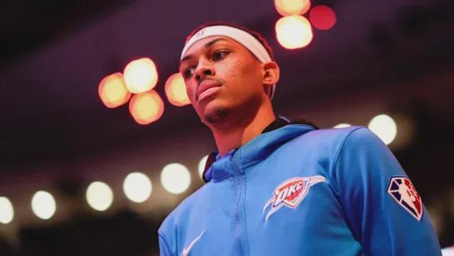 17歲賺了一百萬美元，25歲被CBA裁員