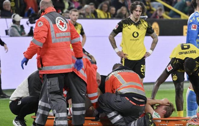 德媒：对阵多特时受伤的科隆球员许伯斯本赛季极有可能报销