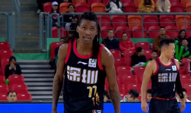 CBA杯：史密斯41+10準絕殺！深圳16分逆轉(zhuǎn)新疆 李炎哲20+7