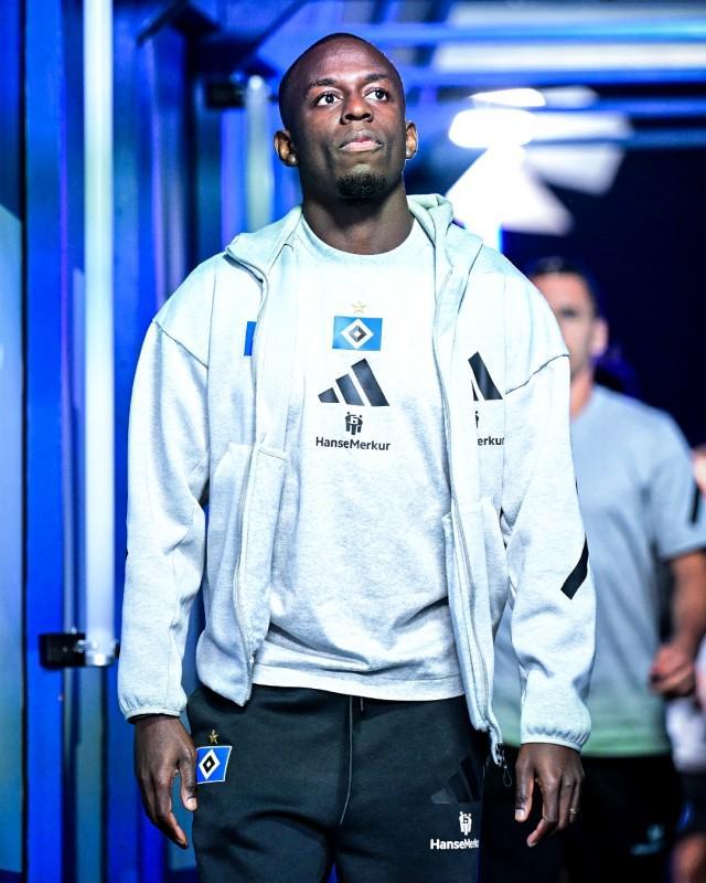 边锋东佩酒驾，汉堡无限期停赛惩戒