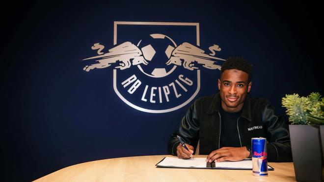 官方：莱比锡签下兰斯后卫科内后将其回租；据悉总价2100万欧