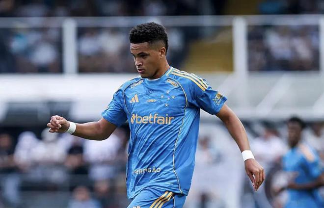 记者：多特签下普拉特斯的固定费用为700万欧元，分三期支付