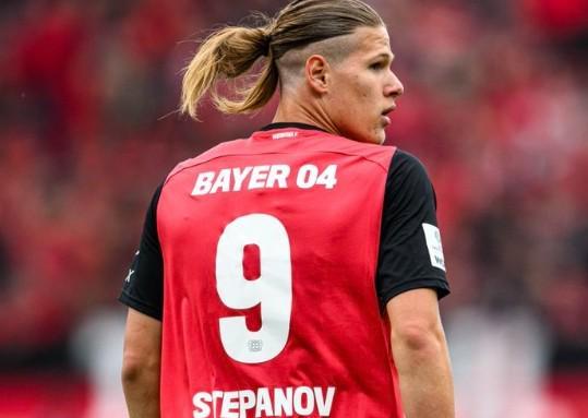 官方：勒沃库森18岁前锋斯捷潘诺夫租借加盟乌德勒支