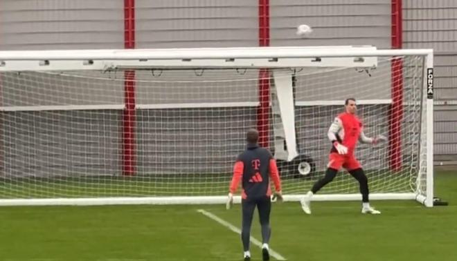 诺伊尔肠胃炎康复重返训练场参与拜仁训练，有望出战本轮德甲