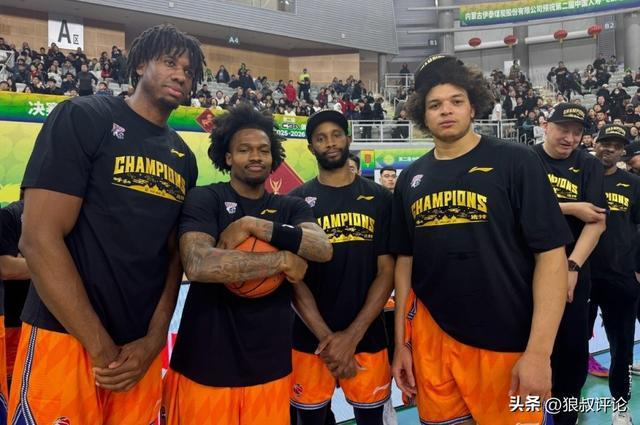 上海男篮夺冠后续:刘铮和古德温备战世预赛 四外援返美休假 上海男篮夺冠后续:刘铮和古德温备战世预赛 四外援返美休假