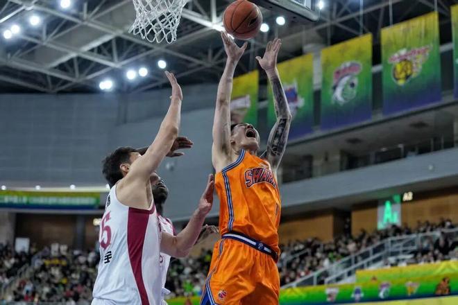 上海男篮114:94战胜山西队,卫冕CBA俱乐部杯冠军 上海男篮114:94战胜山西队,卫冕CBA俱乐部杯冠军