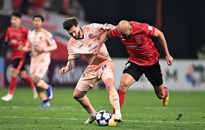 一场0:1验出成都蓉城一大水货,后防最大隐患,新赛季恐沦为鸡肋 一场0:1验出成都蓉城一大水货,后防最大隐患,新赛季恐沦为鸡肋