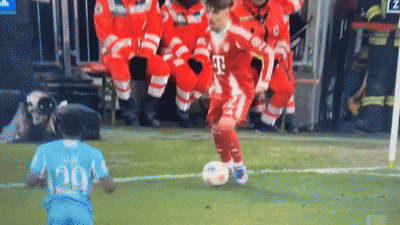 拜仁小将伦纳特·卡尔贡献了一次令人啼笑皆非的“花式翻车” 拜仁小将伦纳特·卡尔贡献了一次令人啼笑皆非的“花式翻车”