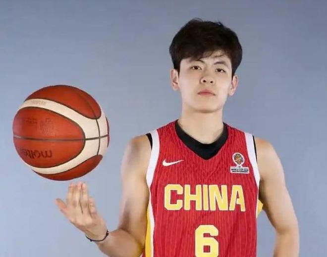 接棒!杨舒予成为中国女篮新队长 接棒!杨舒予成为中国女篮新队长