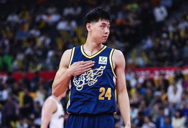 抖抖锈迹,崔永熙时隔688天再度站上CBA赛场,5中1拿到2分3板 抖抖锈迹,崔永熙时隔688天再度站上CBA赛场,5中1拿到2分3板