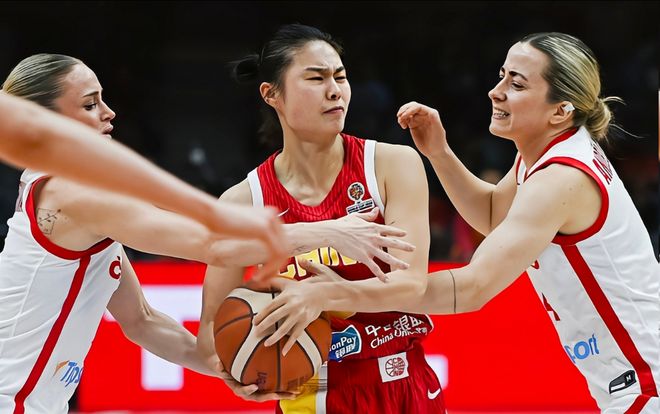光漂亮有什么用?女篮颜值姐妹花合计10中2,球迷:辜负宫鲁鸣 光漂亮有什么用?女篮颜值姐妹花合计10中2,球迷:辜负宫鲁鸣