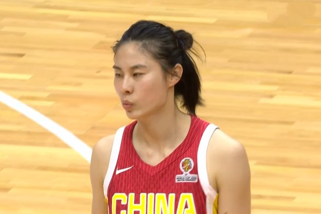 中国女篮险胜捷克，王思雨末节连砍9分拒绝逆转，张子宇4分2篮板