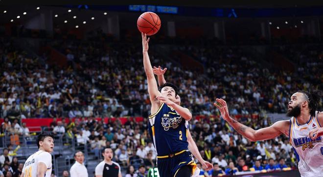 绝平三分点燃逆转好戏广东外援独撑危局杜锋战术深陷外援依赖困局 绝平三分点燃逆转好戏广东外援独撑危局杜锋战术深陷外援依赖困局