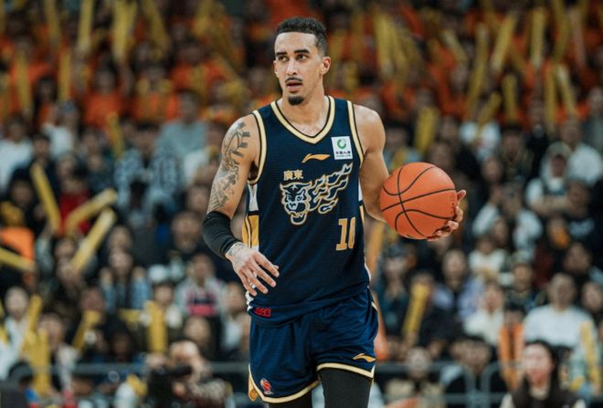 广东大胜横扫吉林升第四：奎因29+7+7 杜润旺20+4三分赛季新高