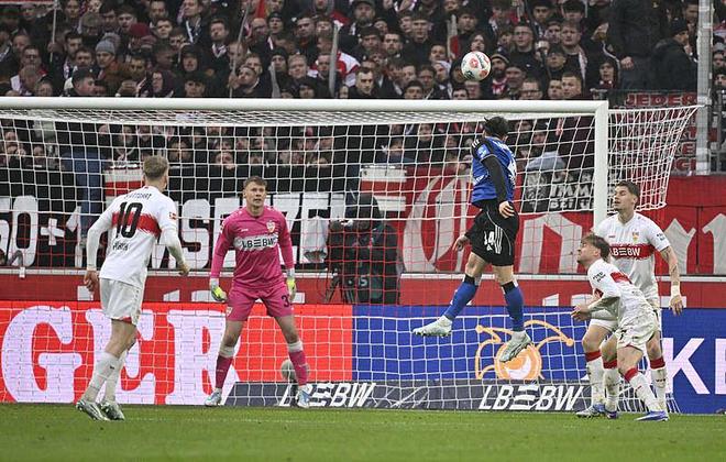 斯图加特4-0汉堡 哈努斯、菲里希利破门 斯图加特4-0汉堡 哈努斯、菲里希利破门