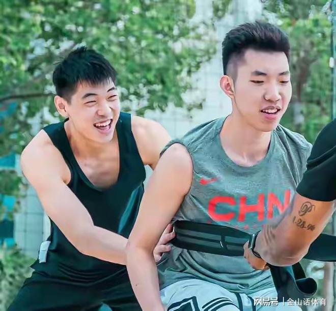 CBA一对亲表兄弟！同为国字号球员，如今各为其主，成为核心球员