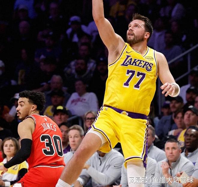 湖人完胜!东契奇51+10创新高,老詹18+7吉迪27+15,里夫斯创纪录 湖人完胜!东契奇51+10创新高,老詹18+7吉迪27+15,里夫斯创纪录