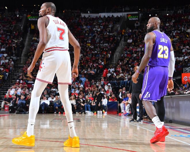 这次都没帮手了，詹杜单核带队的火湖大战，谁能够笑到最后