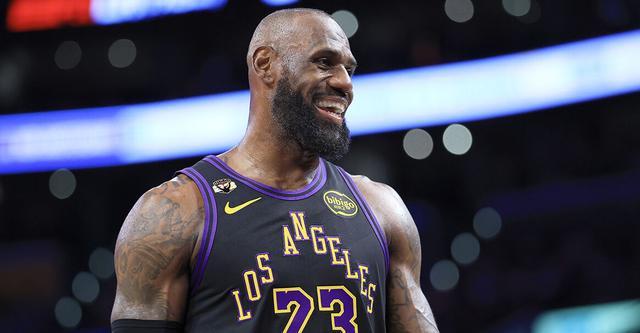 曝詹姆斯的团队与湖人没有完全排除其下赛季回归的可能性