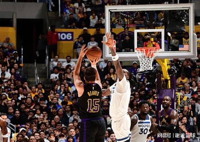 湖人展现凌厉攻势喜忧参半,一数据历史第四,替补全员萎靡埋隐患 湖人展现凌厉攻势喜忧参半,一数据历史第四,替补全员萎靡埋隐患