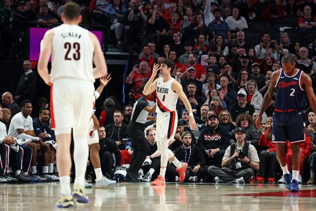 拒绝崩盘!快船落后20分疯狂追分:伦纳德14分,克林根大爆发 拒绝崩盘!快船落后20分疯狂追分:伦纳德14分,克林根大爆发