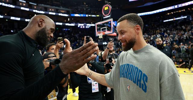 詹姆斯:我与库里已经有18年的交情了 彼此之间充满尊重 詹姆斯:我与库里已经有18年的交情了 彼此之间充满尊重