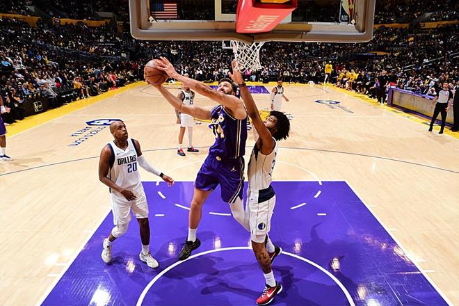 神奇两场后状态越来越差了!湖人应该考虑让他离开轮换阵容? 神奇两场后状态越来越差了!湖人应该考虑让他离开轮换阵容?