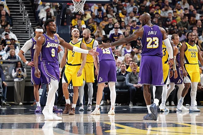 核心球员需要更多休息时间,湖人可以考虑给布朗尼多些表现机会? 核心球员需要更多休息时间,湖人可以考虑给布朗尼多些表现机会?