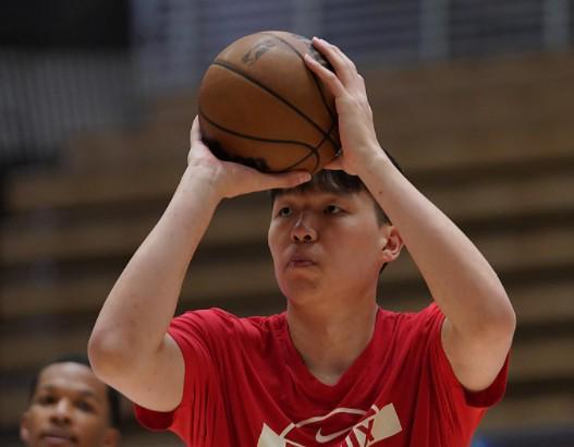 高效,杨瀚森G联赛16投14中砍下31分8板3助1断1帽 高效,杨瀚森G联赛16投14中砍下31分8板3助1断1帽