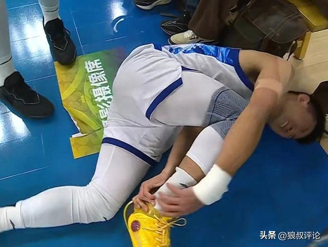 早日康复!曝孙铭徽严重崴脚拍片结果显示距腓前韧带撕裂 早日康复!曝孙铭徽严重崴脚拍片结果显示距腓前韧带撕裂