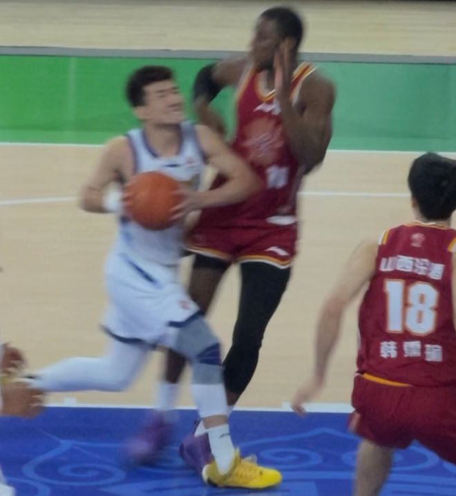 伤情问题不大?孙铭徽伤后公开发声:小场面别担心 很快回来! 伤情问题不大?孙铭徽伤后公开发声:小场面别担心 很快回来!