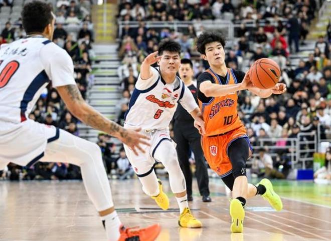 广东队返回东莞，萨姆纳伤情公布，萨林杰暂时不会离队