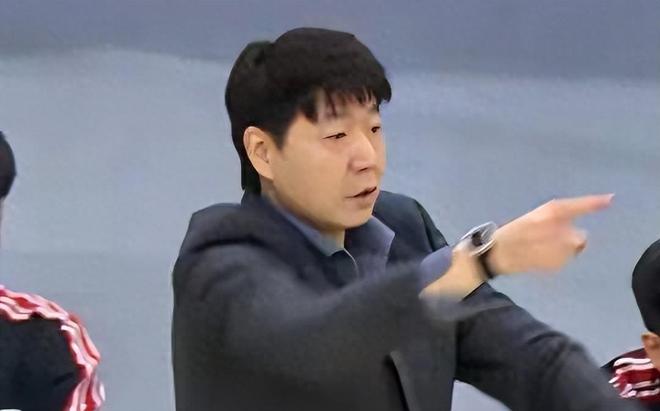 6投0中!邱彪揪出头号水货,让36岁老将单节20分,铁闸5分钟犯满 6投0中!邱彪揪出头号水货,让36岁老将单节20分,铁闸5分钟犯满