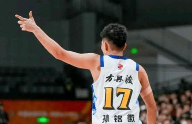 孙铭徽距腓前韧带撕裂，预计伤停2-3个月，浙江广厦卫冕难了