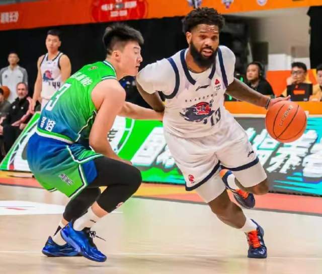 曝CBA大黑马计划更换小外援!单场29+8后卫将被裁掉,邱彪不忍了 曝CBA大黑马计划更换小外援!单场29+8后卫将被裁掉,邱彪不忍了