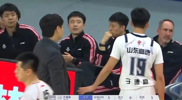 山东队29分惨败上海队的背后：所谓的一家人口号，就是一句空话