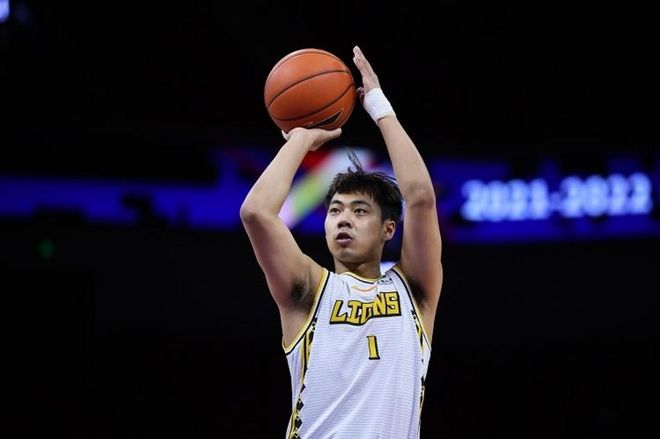 4投3铁!20分钟得2分+送迪亚洛风车暴扣,球迷:看你打球真的痛苦 4投3铁!20分钟得2分+送迪亚洛风车暴扣,球迷:看你打球真的痛苦