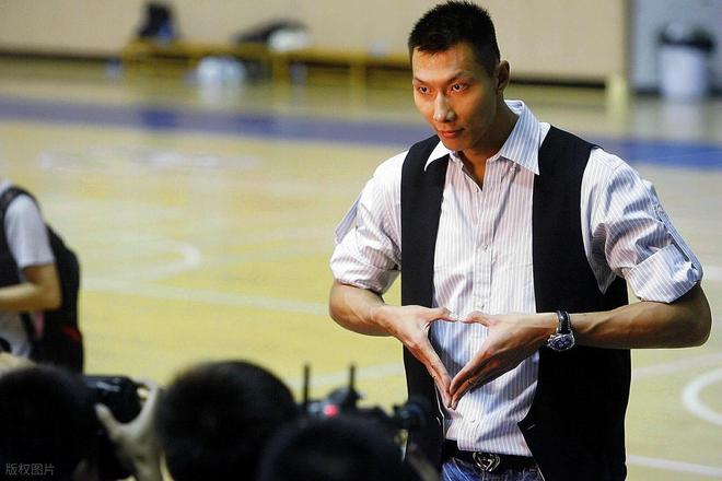 易建联正式复出!481天首次公开亮相 获赞男篮旗帜 自律代名词 易建联正式复出!481天首次公开亮相 获赞男篮旗帜 自律代名词