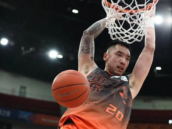 山东男篮欲夺杯赛季军，新外援火速驰援首秀在即