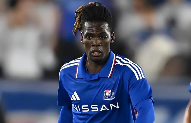 上港新外援仅用一场比赛就征服球迷,本轮亚冠表现不俗,坐稳主力 上港新外援仅用一场比赛就征服球迷,本轮亚冠表现不俗,坐稳主力