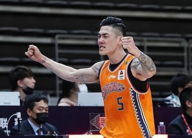 记者：刘铮和古德温备战世亚预，洛夫顿、怀特塞德、弗格回美休假